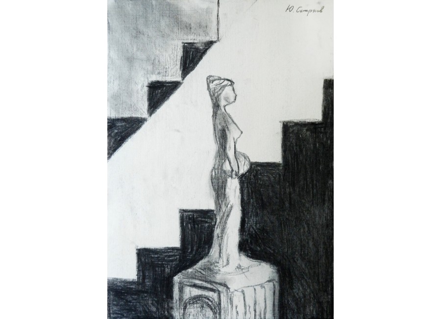 Скульптура женщины и лестница